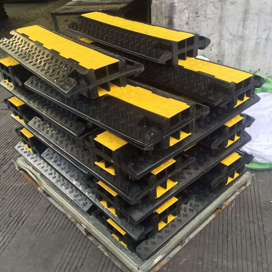 2-channelCableProtector-3