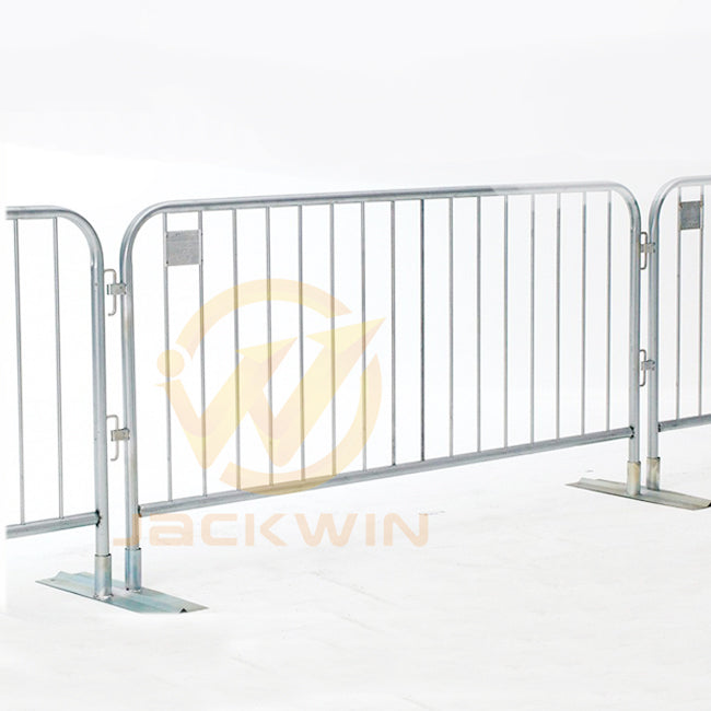 crowd-control-barrier-flat-feet-1