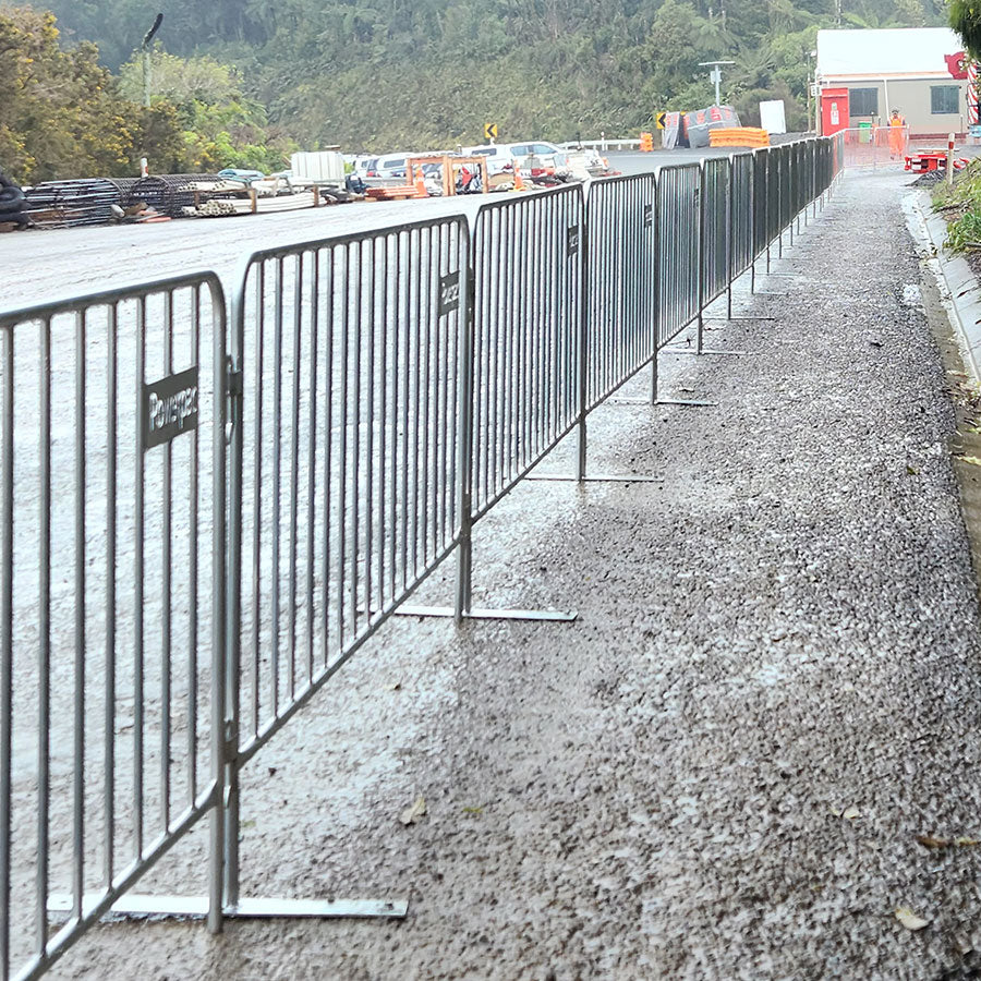 crowd-control-barrier-flat-feet-5